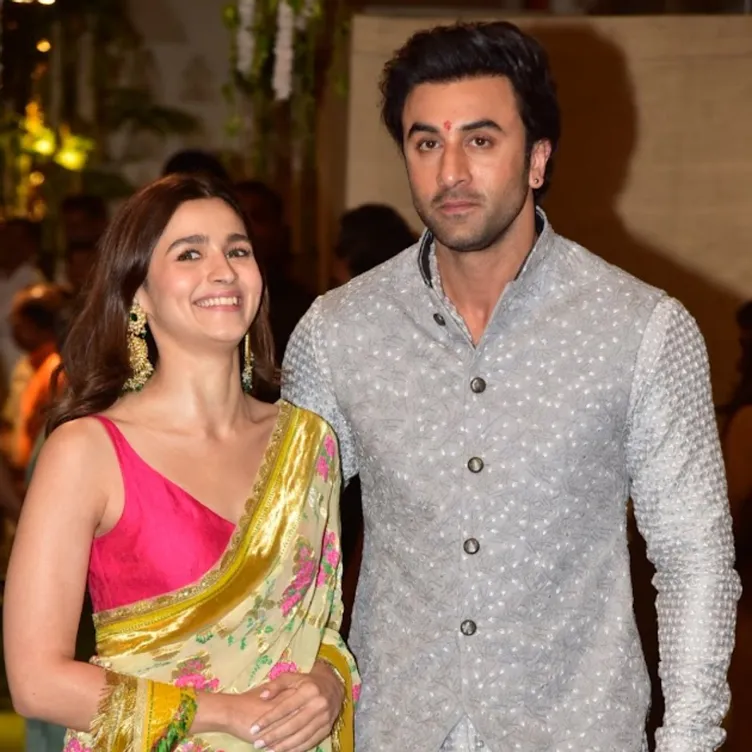 Ranbir Kapoor apologizes for making fun of his wife's pregnancy