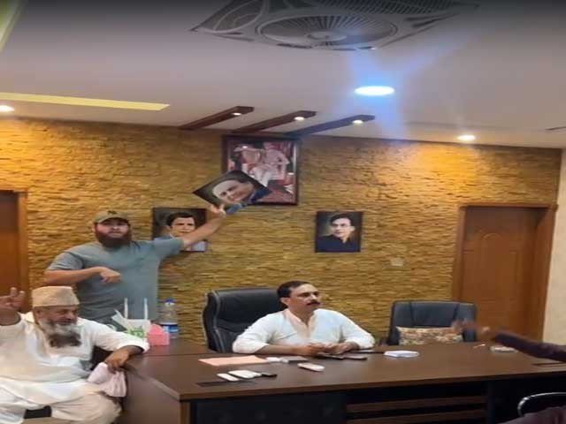 Chaudhry Shujaat Posters on the walls of Muslim League House were torn down