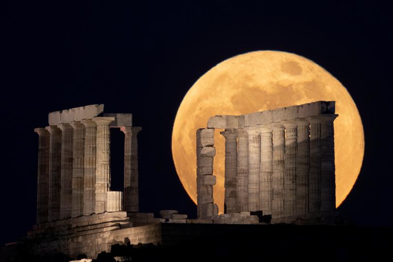 Supermoon view in Spain and Greece