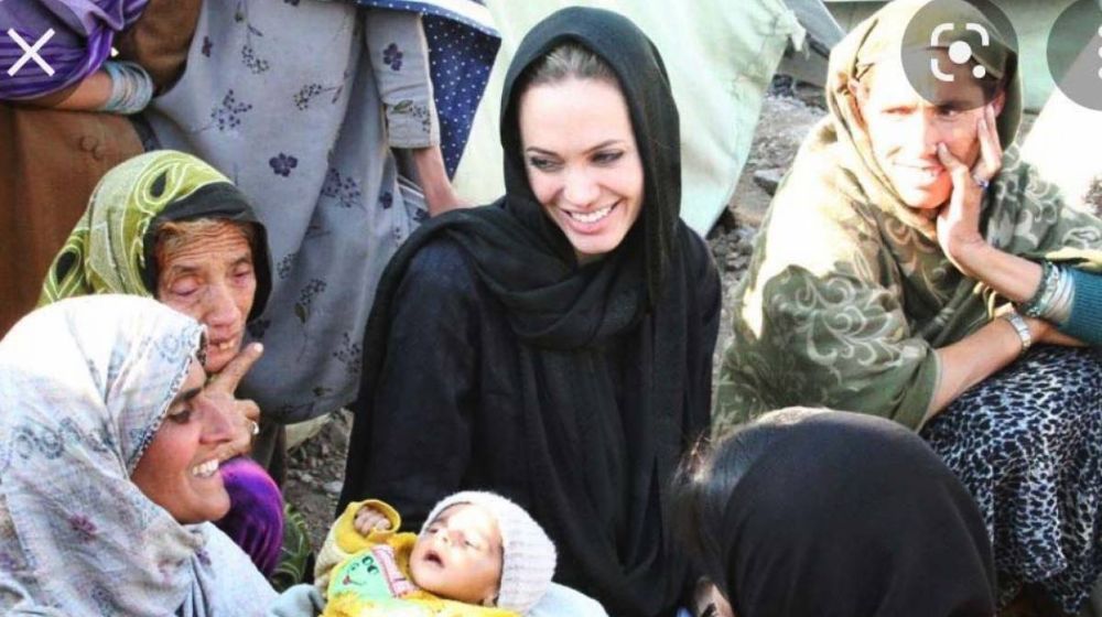 Angelina Jolie visit flood-hit areas