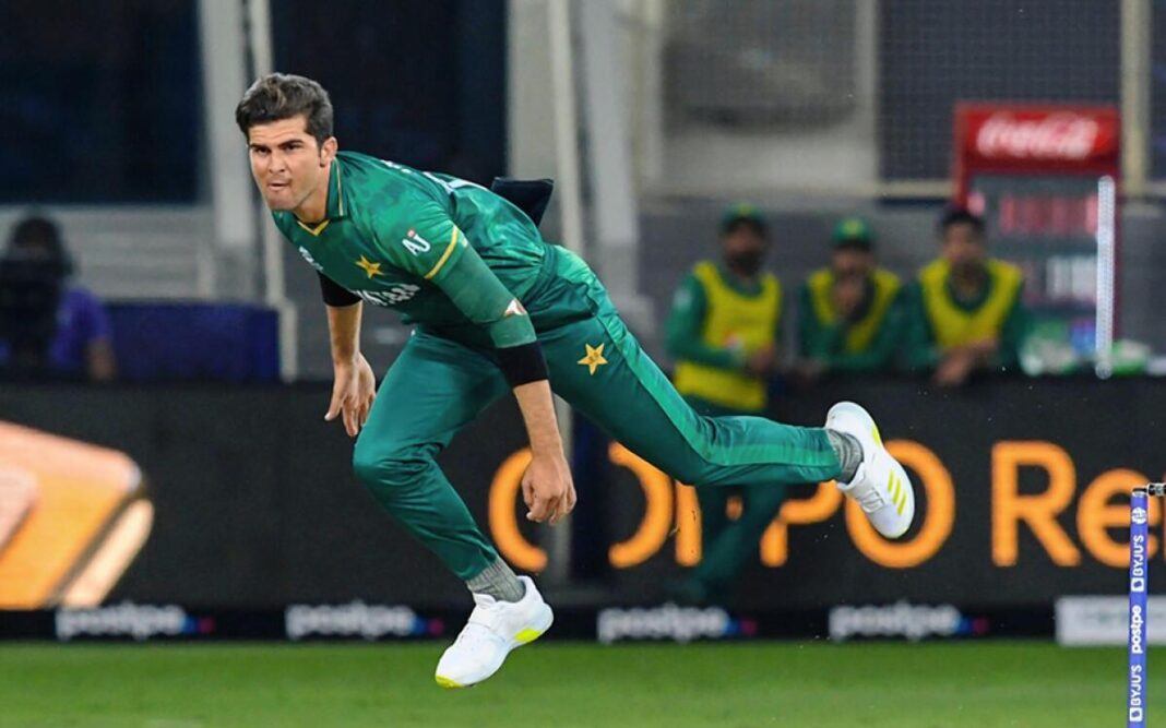 Shaheen Shah Afridi started bowling