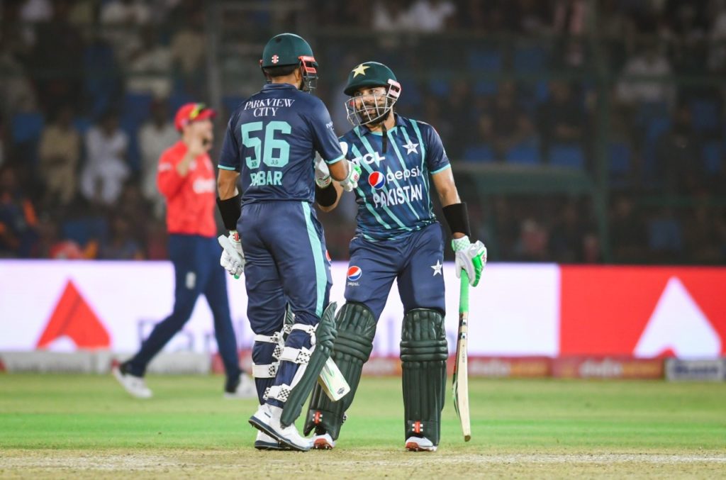Second T20:Pakistan beat England by 10 wickets