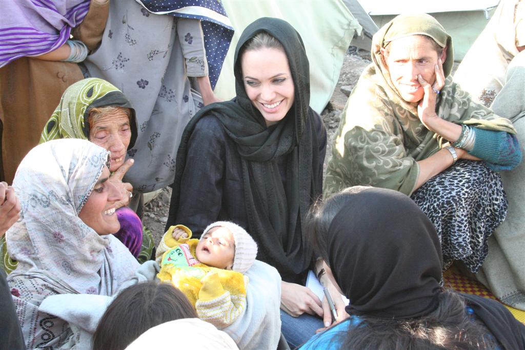 Angelina Jolie visited Pakistan in 2010 floods