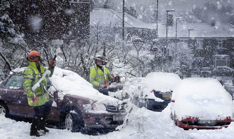 Heavy snowfall is expected in the UK