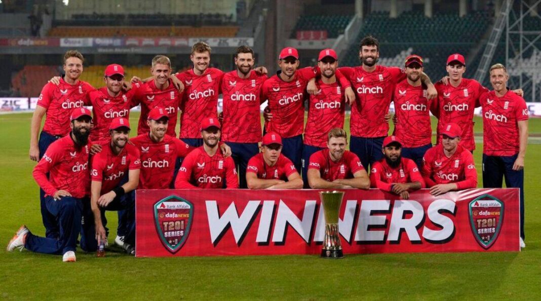 England easily defeats Pakistan in 7th T20I to win the series