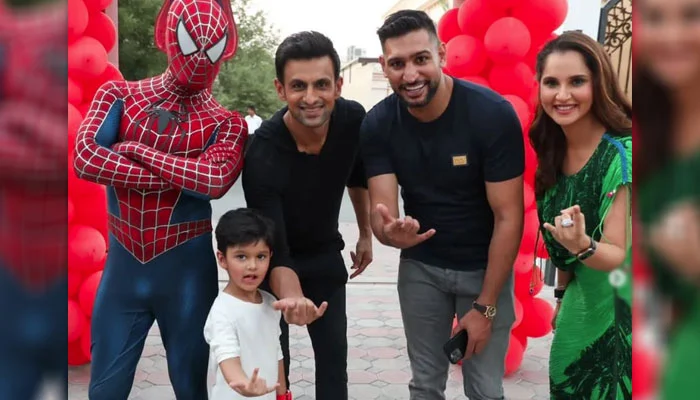 Boxer Aamir Khan attends birthday party of Shoaib Malik's son