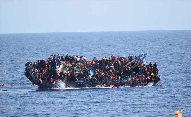 Migrant boat sinks off Greek coast