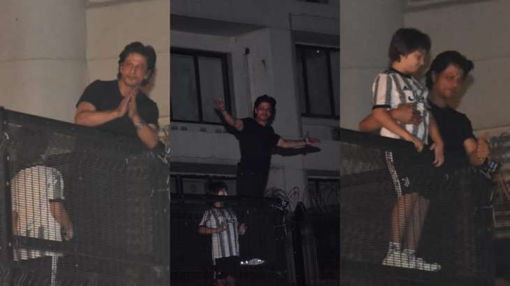 Fans reached Mannat at midnight to celebrate Shah Rukh's birthday