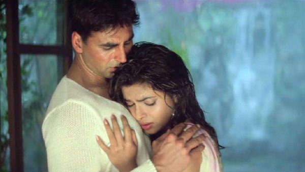 Akshay stop working with Priyanka because of Twinkle