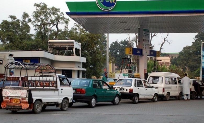 Govt announces 10-rupee cut in petrol price