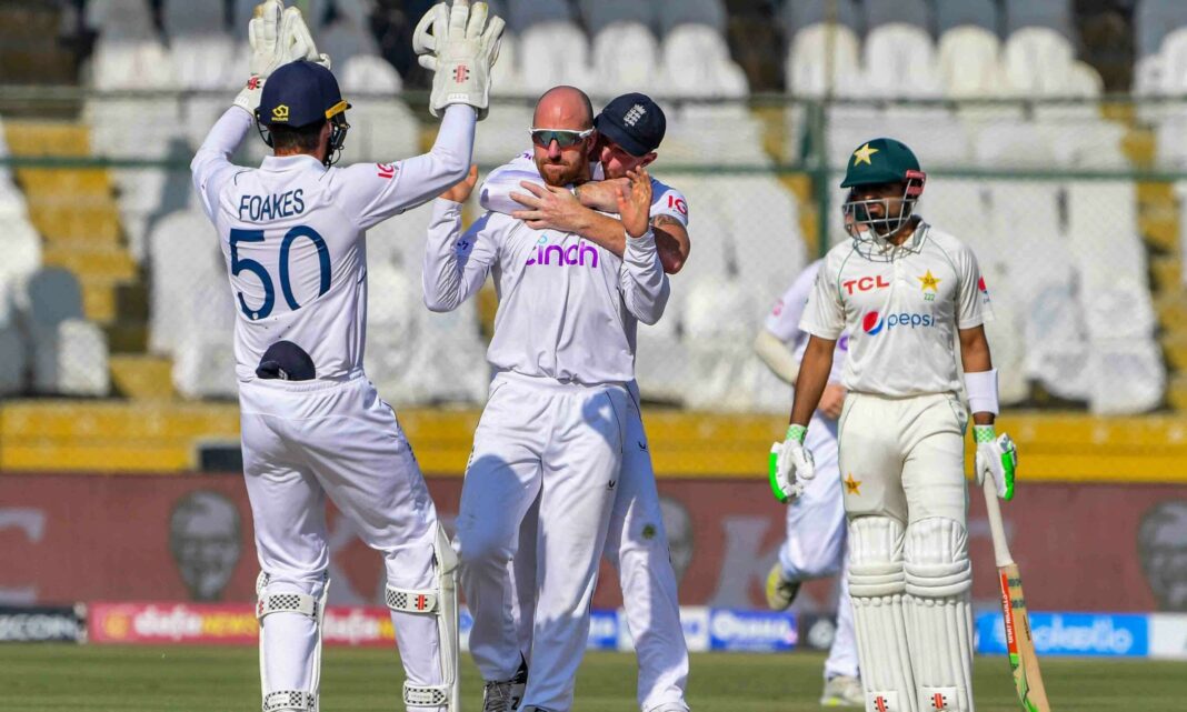 Test series: England whitewash Pakistan