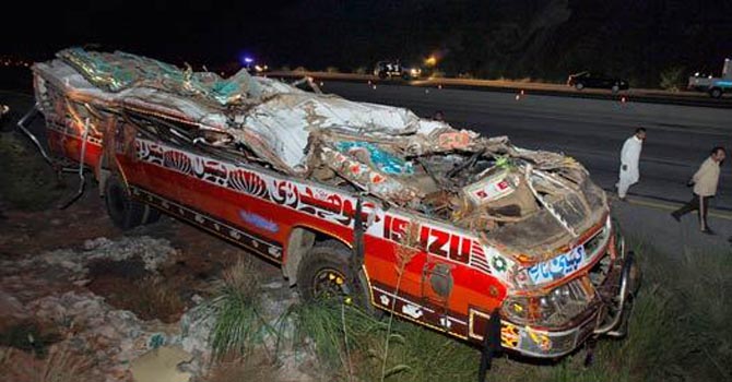 Chakwal: Bus accident near Klarkahar