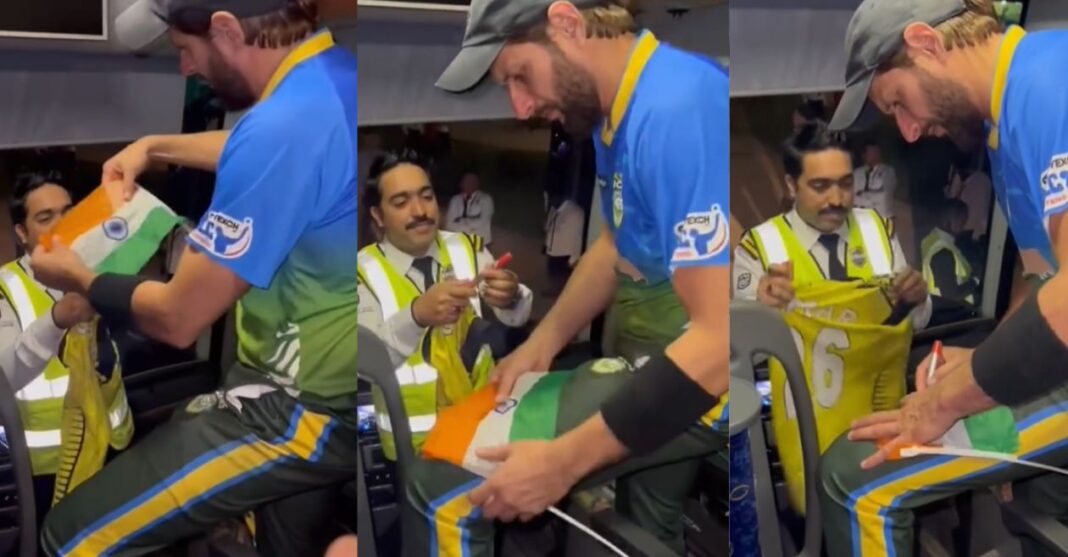 Shahid Afridi giving autograph to fan on Indian flag