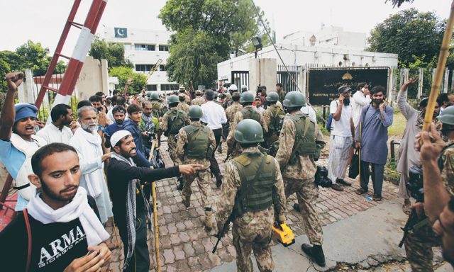 Possible arrest of Imran Khan, shelling continues