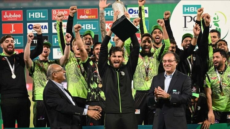 Shaheen Afridi celebrated Lahore Qalandars victory with wife