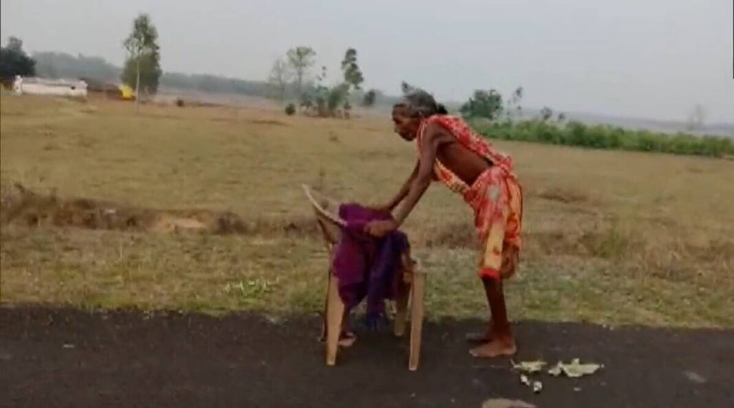 India: 70-year-old woman force to walk barefoot to receive pension