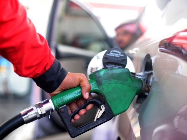 Govt decreases Petrol, Diesel prices