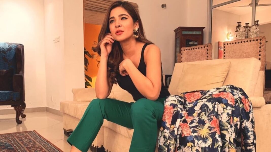 Ayesha Omar announcement of distance from the world