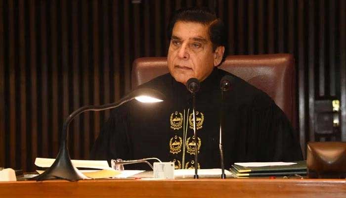 Sub-inspector humiliated by Speaker Raja Pervaiz Ashraf's brother