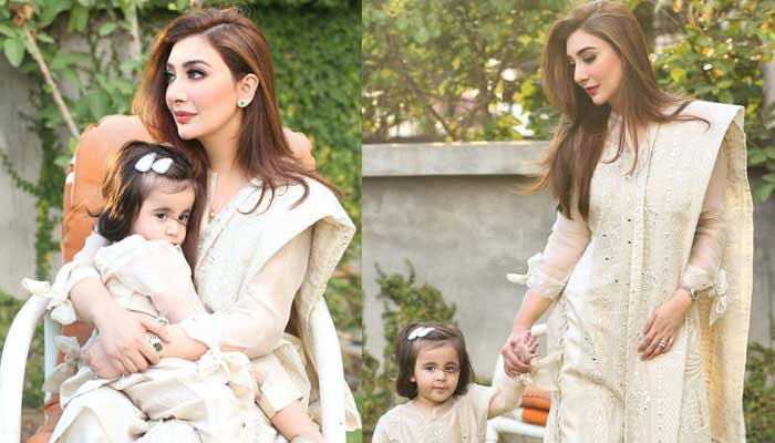 Ayesha Khan shared pictures with her daughter