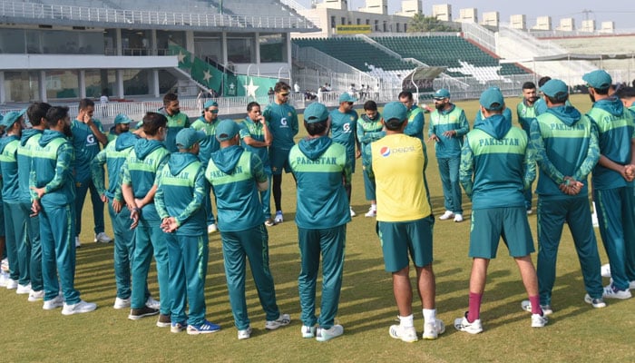 Pakistan team leaves for Australia tour