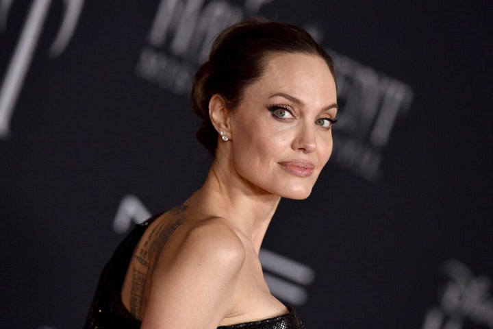 Angelina Jolie plans to quit Hollywood