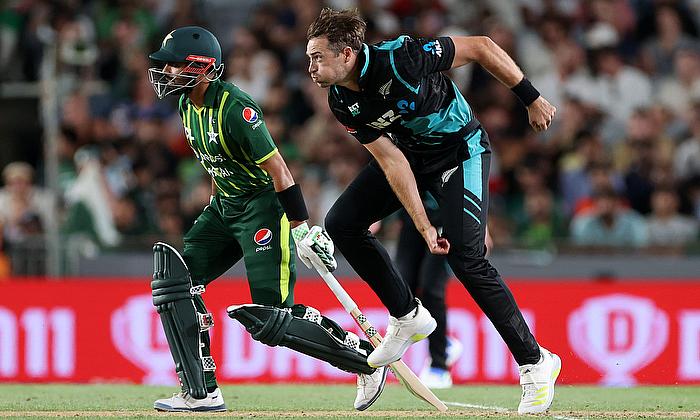 New Zealand defeated Pakistan in the second match as well