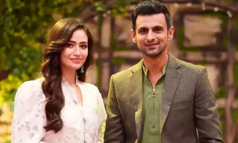 PSL 9, Shoaib Malik arrives Multan along with Sana Javed