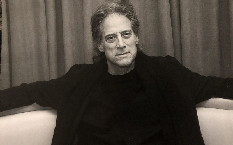 American actor Richard Lewis died of a heart attack