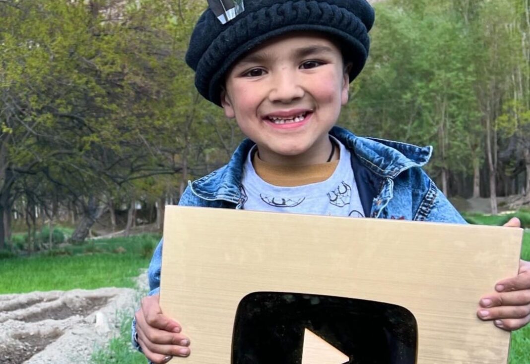 Child vlogger Shiraz gets Golden Button from YouTube