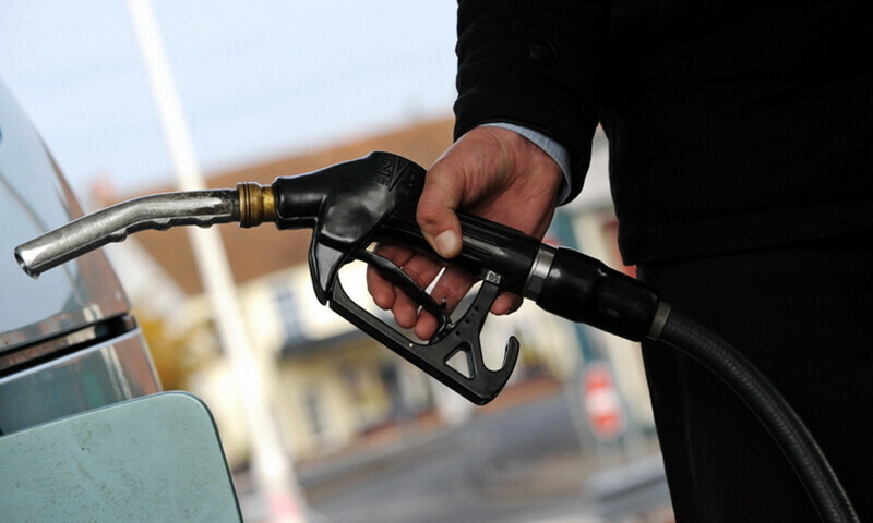 Govt cuts petrol price by Rs.10, diesel by Rs13.6/ltr