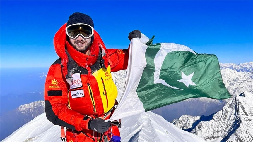 Pakistani young mountaineer Shehroz Kashif created history