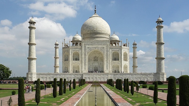 Threat to blow up the Taj Mahal with a bomb